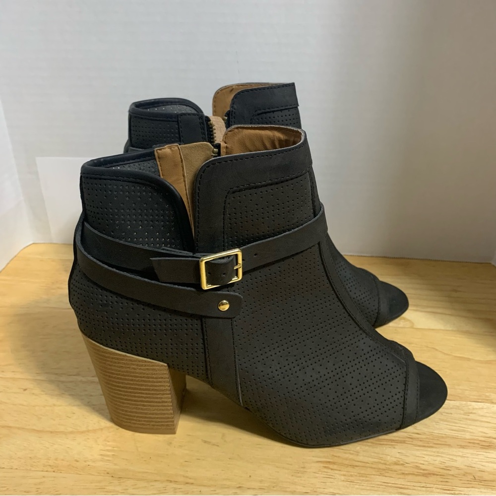 Qupid Clyde Women's Black Ankle Booties Size 10 OS605